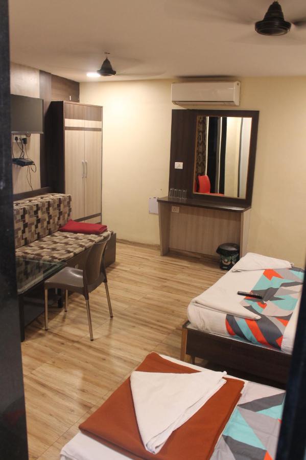Mukesh Residency Hotel Pune Exterior foto
